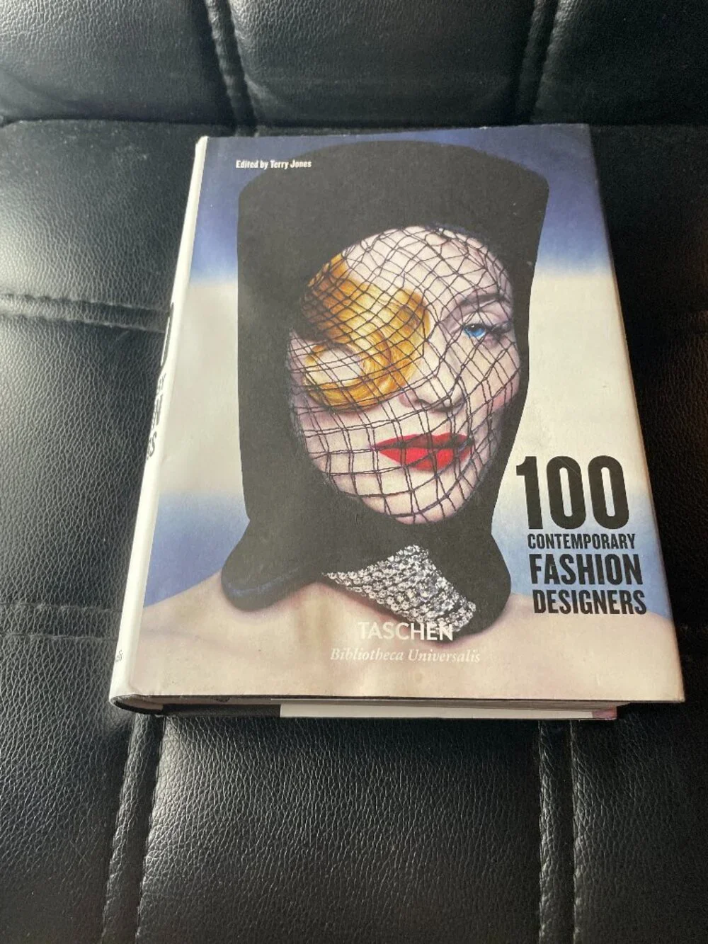100 Contemporary Fashion Designers-Hardcover